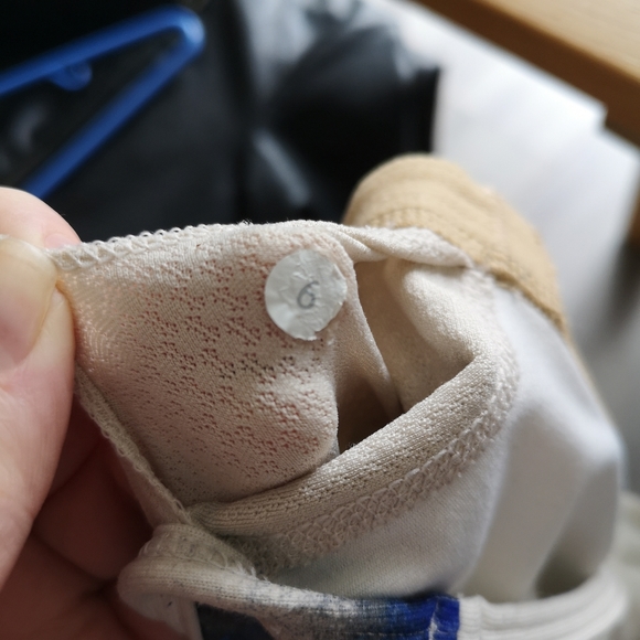 Lululemon Activewear Singlet Yoga Tank Top - Picture 4 of 14